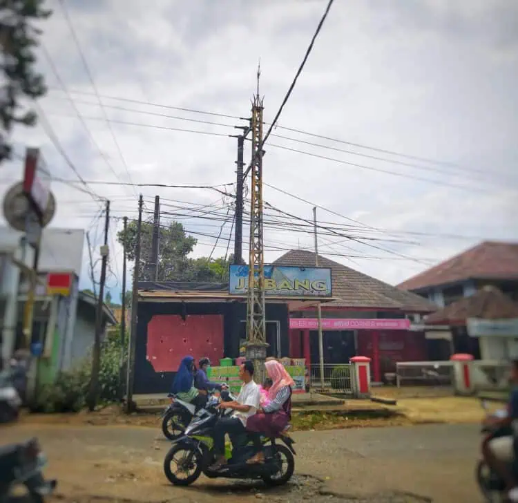 Tiang Listrik di Menes Pandeglang, Saksi Bisu Kelistrikan Era Kolonial Belanda