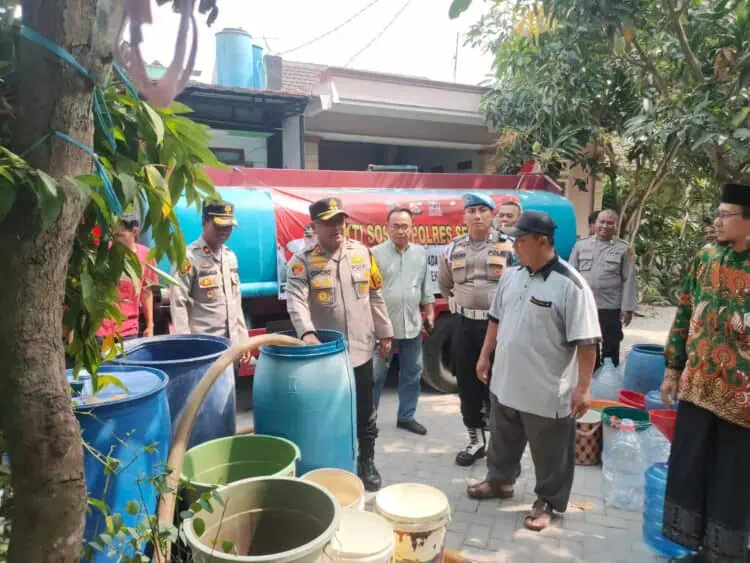 Warga Kragilan Kesulitan Air Bersih, Polres Serang Turun Tangan