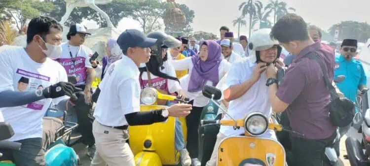 Disemarakkan Arak-arakan, Mad Romli-Irvansyah dan Maesal-Intan Resmi Mendaftar