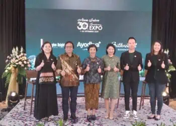 Marketing and Sales Director Alam Sutera Lilia Setiprawarti Sukotjo bersama jajaran manajemen Alam Sutera pada pembukaan Alam Sutera Properti Expo 2024. (AAN ARWANI/SATELIT NEWS)