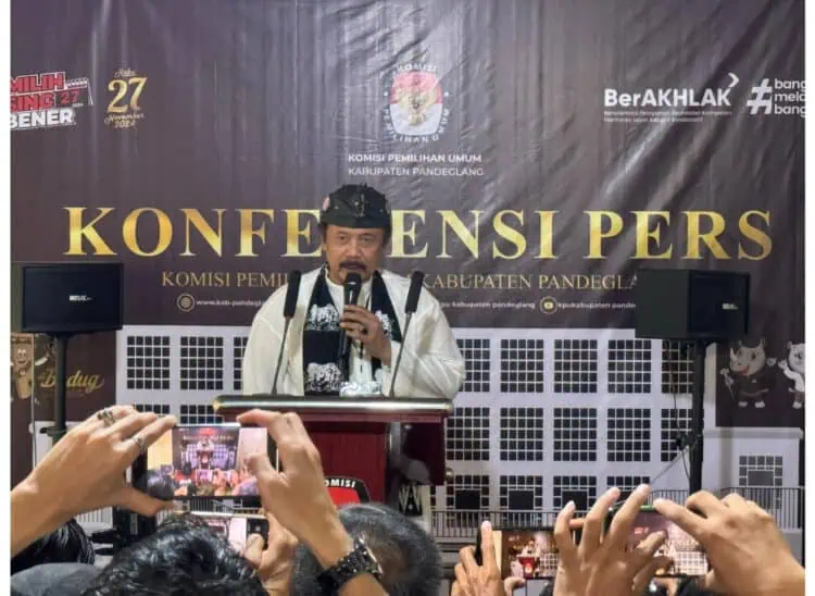 Daftar ke KPU Pandeglang, Aap Aptadi Tanpa Didampingi Nurul Komar Karena Sakit