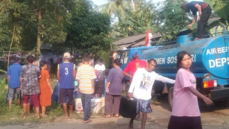 Kemarau, Air Sumur di Permukiman Warga Labuan Pandeglang Menguning dan Keruh