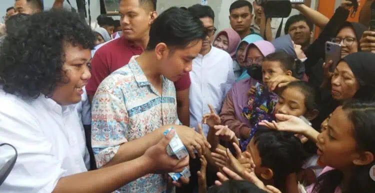 Blusukan di Tangerang Selatan, Gibran Minta Marshel Jangan Bercanda