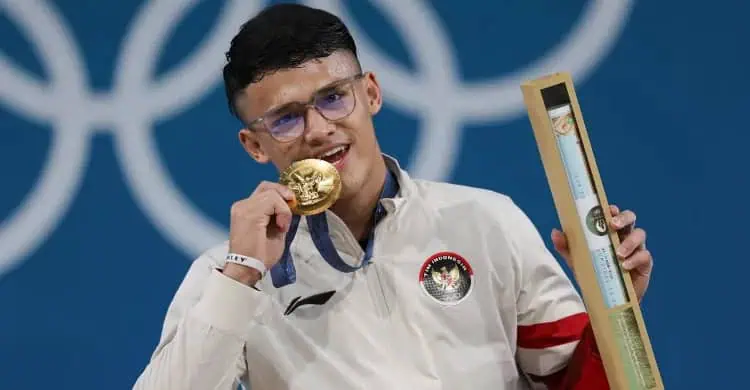 Kado HUT RI, Rizki Juniansyah Persembahkan Medali Emas Olimpiade