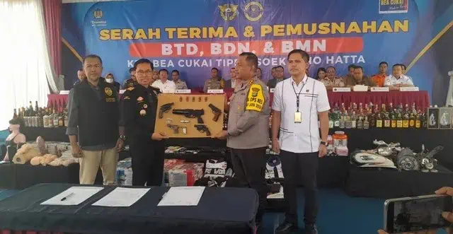 Senpi Hingga Alat Bantu Seks Dimusnahkan Bea Cukai Soekarno-Hatta