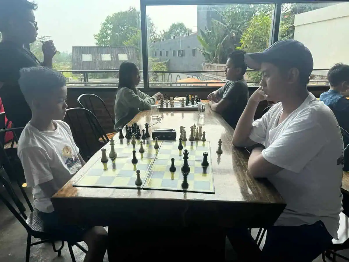 Puluhan Pecatur Pemula Ikuti Ngeround Catur Bareng Ketua Percasi Kabupaten Tangerang