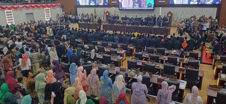 100 Anggota DPRD Banten Dikukuhkan, 3 Diantaranya Akan Diberhentikan Karena Maju Pilkada