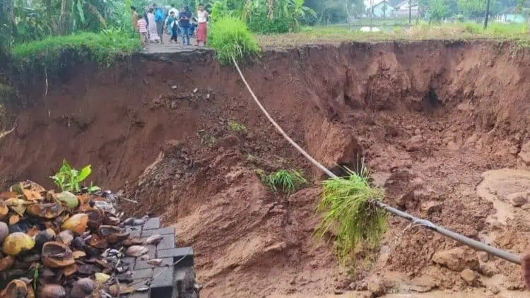 Jalan Cilabanbulan Pandeglang Belum Diperbaiki, Ini Kendalanya