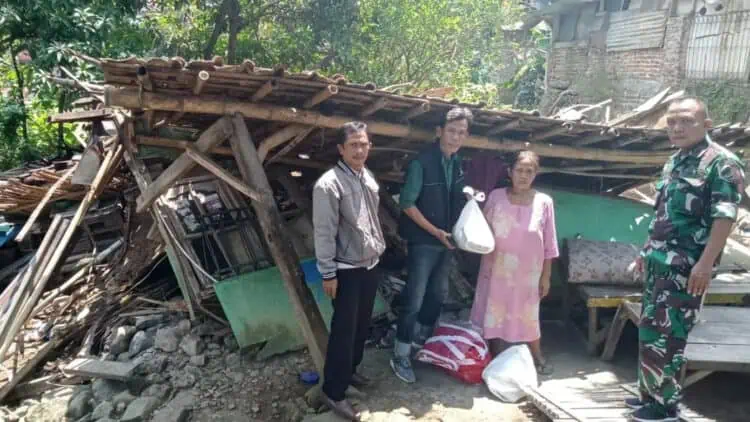 Rumahnya Ambruk, Warga Pandeglang Berharap Dapat Bantuan Perbaikan