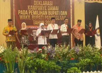 Empat Pasangan Calon Bupati dan Wakil Bupati Pandeglang, membacakan Deklarasi Pilkada Damai, Selasa (24/9/2024). (ISTIMEWA)