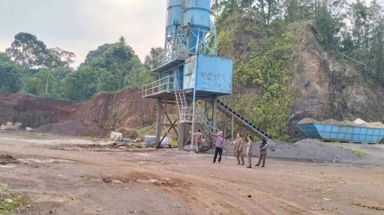 Personel Satpol PP Pandeglang Sidak Batching Plant Diduga Tak Berizin