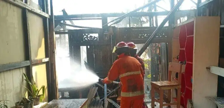 Gegara Korsleting Listrik, 4 Kios di Serpong Terbakar