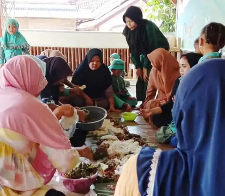 Relawan Bakal Pasangan Calon (Paslon) Gubernur dan Wakil Gubernur Banten, Andra Soni - Dimyati Natakusumah, bergerak humanis di Kabupaten Lebak. (ISTIMEWA)