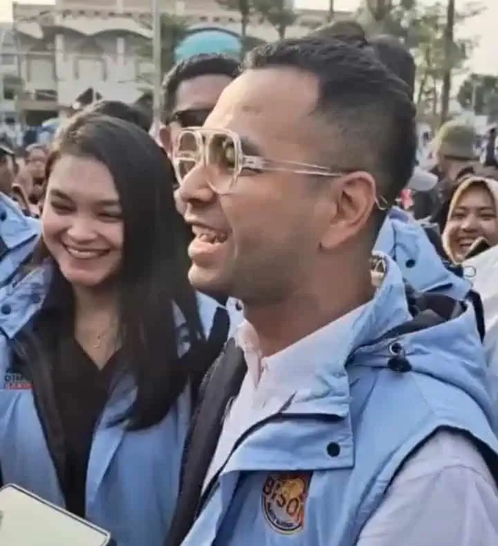 Dihadiri Raffi Ahmad, Ribuan Massa Pendukung Andra - Dimyati Guncang Alun - alun Pamulang
