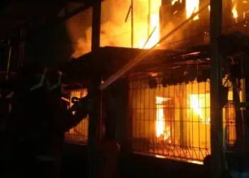Kebakaran Musnahkan Rumah dan Warung di Batuceper