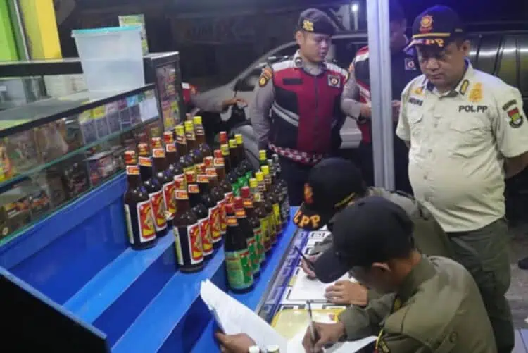 Depot Jamu Dirazia Satpol PP Kabupaten Tangerang, Petugas Temukan Puluhan Botol Miras