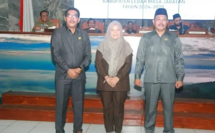 Nama Juwita dan 3 Unsur Pimpinan DPRD Lebak Diparipurnakan
