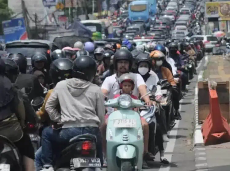Macet di Jalur Wisata Puncak, Polisi Terapkan Sistem Satu Arah Menuju Jakarta