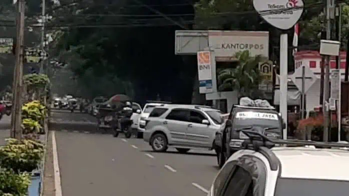 Hindari Razia Kendaran, Pengendara di Lebak Nekat Lawan Arah