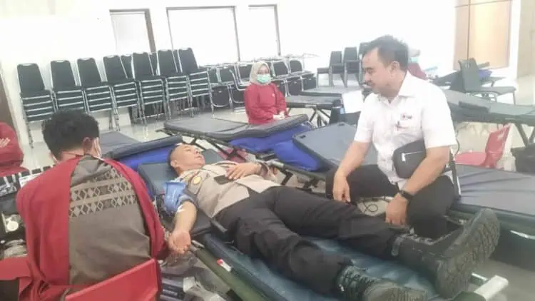 Personel Polresta Tangerang Ikut Donor Darah Rangkaian Hari Jadi Kabupaten Tangerang ke-392
