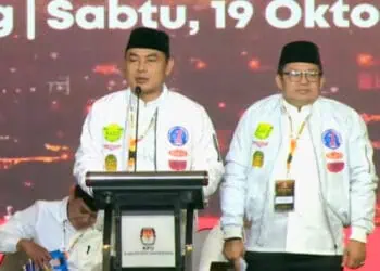 PEMAPARAN: Calon Bupati dan Wakil Bupati Tangerang Mad Romli-Irvansyah Asmat saat pemaparan di debat terbuka pertama. (TANGKAPAN LAYAR)