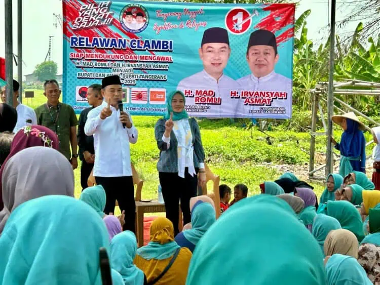 Calon Bupati Tangerang Mad Romli Kampanye Bersama Istri, Disambut Ribuan Emak-emak dengan Yel-yel Kemenangan