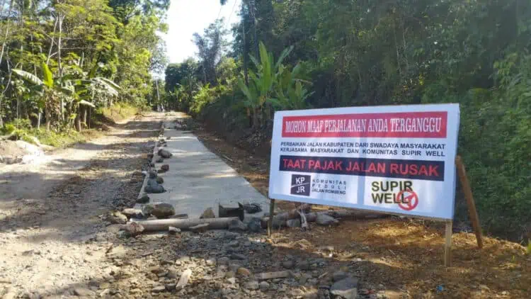 Puluhan Tahun, Jalan Poros Desa di Cimanggu Pandeglang Dibiarkan Rusak