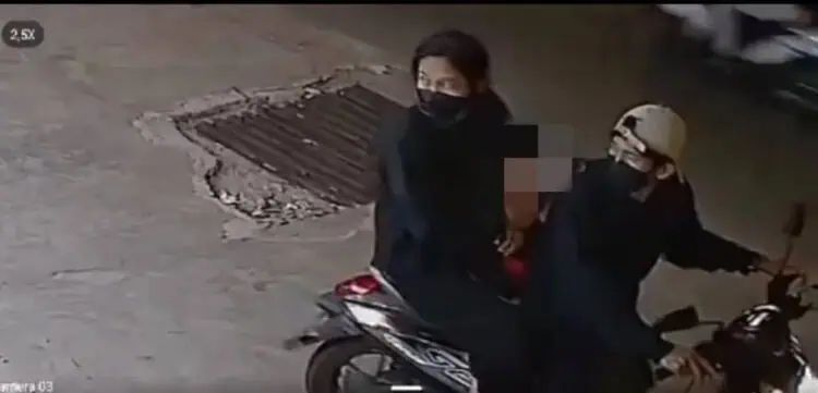 Sambil Bawa Anak Perempuan, Suami-Istri Curi Motor di Bintaro