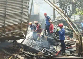 Gudang Produksi Mebel Ludes Terbakar di Pondok Aren, Kerugian Ratusan Juta Rupiah