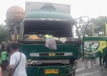BREAKING NEWS: Tabrak Pelajar dan Puluhan Pengendara, Sopir Truk Diamuk Massa di Kota Tangerang