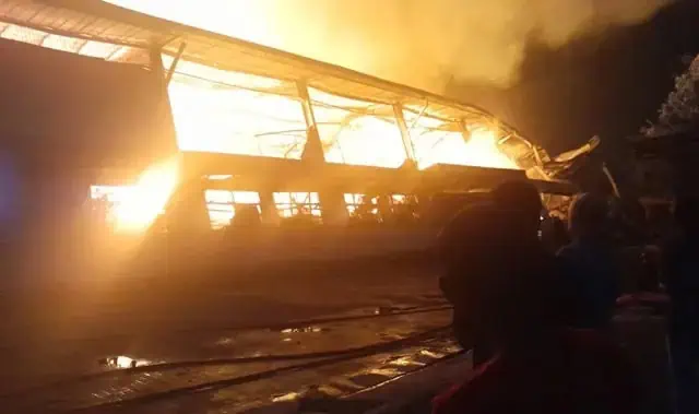Ini Dugaan Penyebab Kebakaran Hebat Pergudangan Pabrik di Karawaci
