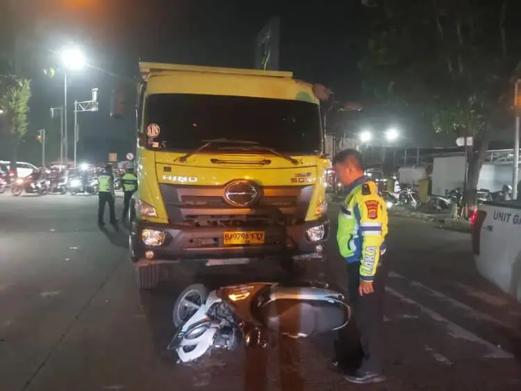 Tertabrak Truk Tanah, Suami-Istri Warga Sukamulya Tewas