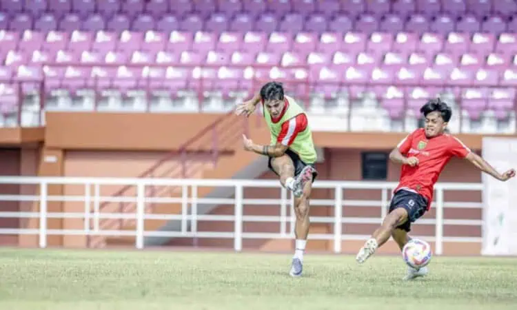 Bebas Sanksi Usai Pukul Pemain Persita, Gelandang Persebaya Petik Pelajaran