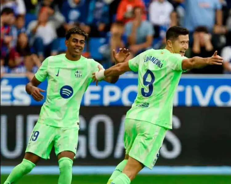 Lewandowski Hattrick, Barcelona Nyaman di Puncak Klasemen