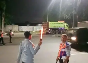 Dishub Kabupaten Tangerang Putar Balik 30 Truk Tanah, Karena Melintas di Luar Jam Operasional
