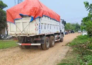 Warga di Lebak Keluhkan Dampak Truk Pengangkut Galian Tanah