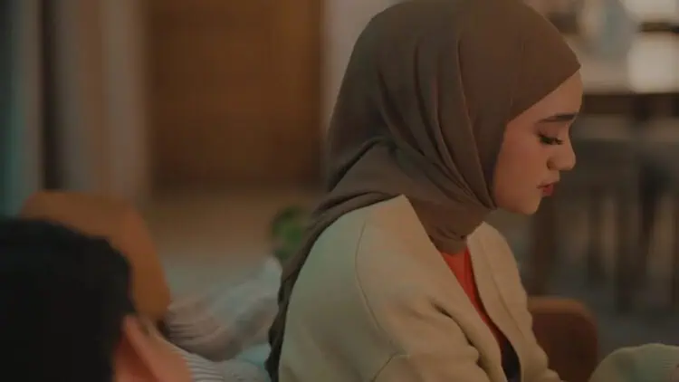 Lirik Lagu Terpatah Terluka - Nabila Taqiyyah