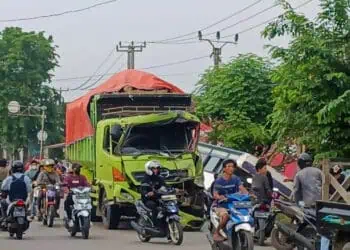 Truk Tanah Tabrak Bus Karyawan di Kabupaten Tangerang, Satu Orang Tewas
