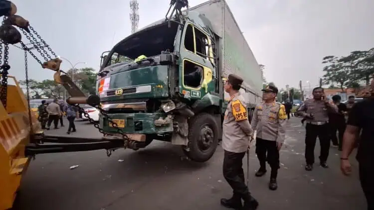 Hukuman Berat Menanti Sopir Truk Ugal-ugalan