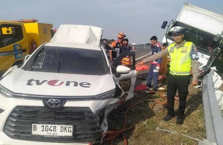 Mobil Tim TV One Dihantam Truk di Tol, Dua Jurnalis Tewas