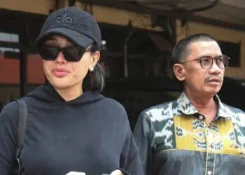Nikita Mirzani Marah, Anaknya Disebut Jarang Beribadah oleh Ayah Vadel Badjideh