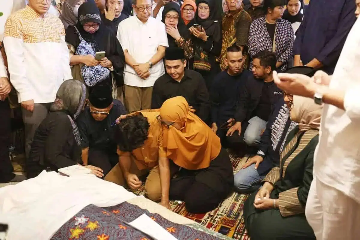 Istri Rocker Ikang Fawzi, Marissa Haque Bakal Dimakamkan di Tanah Kusir Istri Rocker Ikang Fawzi, Marissa Haque Bakal Dimakamkan di Tanah Kusir