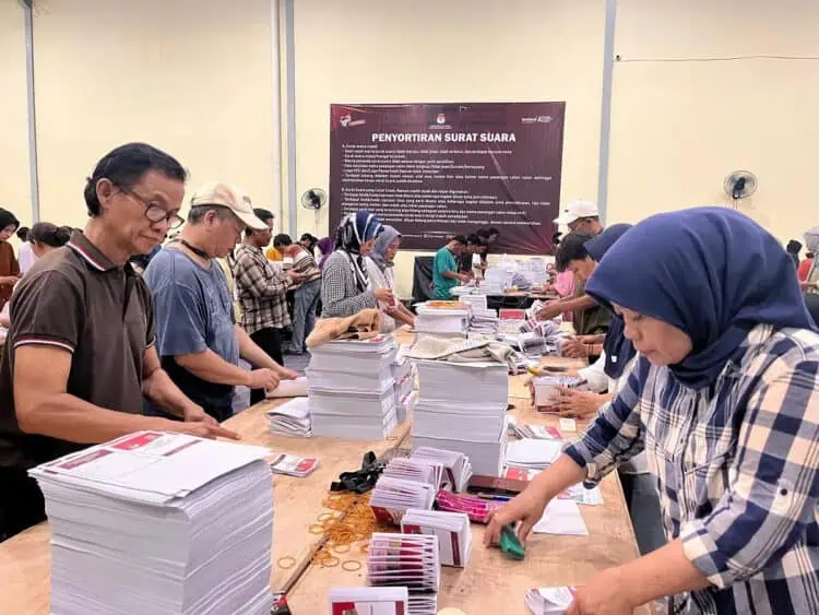 KPU Tangsel Temukan 482 Lembar Surat Suara Pilkada 2024 Rusak