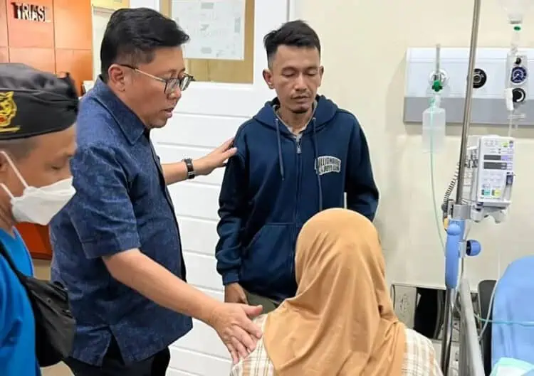 Beri Bantuan, Kadishub Jenguk Bocah Korban Truk Tanah di RSUD Kabupaten Tangerang