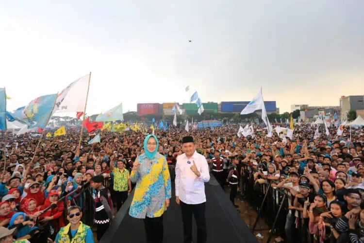 Pekikan Rakyat Bersatu Menggema di Kampanye Airin-Ade