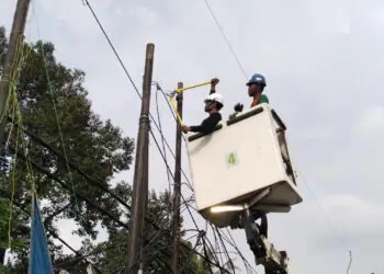 Dinas SDABMBK Tangsel Putus Kabel Optik di Jalan Merpati Raya