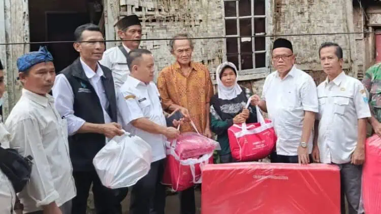 Program RTLH Belum Direalisasi, Nenek Sa'adiah Sementara Diberi Bantuan Sembako