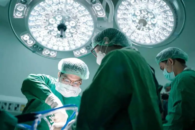 Tindakan operasi di Bethsaida Hospital Gading Serpong. (ISTIMEWA)
