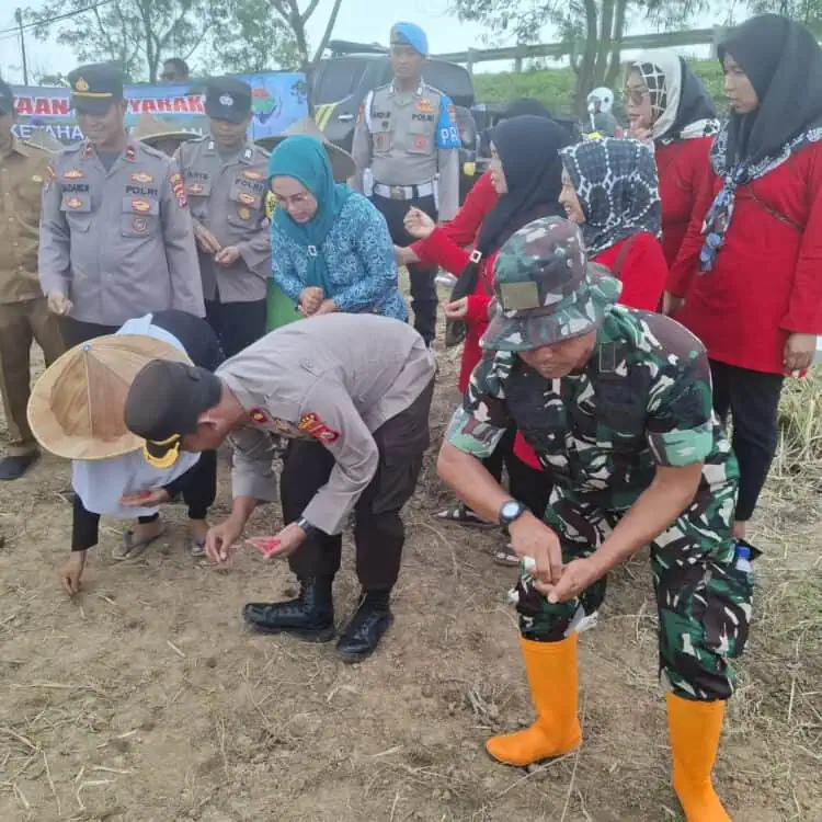 Personel Polsek Cikande Polres Serang Tanami Lahan Tidur