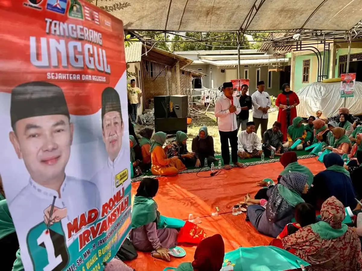 Bertemu Mad Romli, Warga Bahagia Dengar Banyak Program Insentif dan Bantuan Modal Bertemu Mad Romli, Warga Bahagia Dengar Banyak Program Insentif dan Bantuan Modal